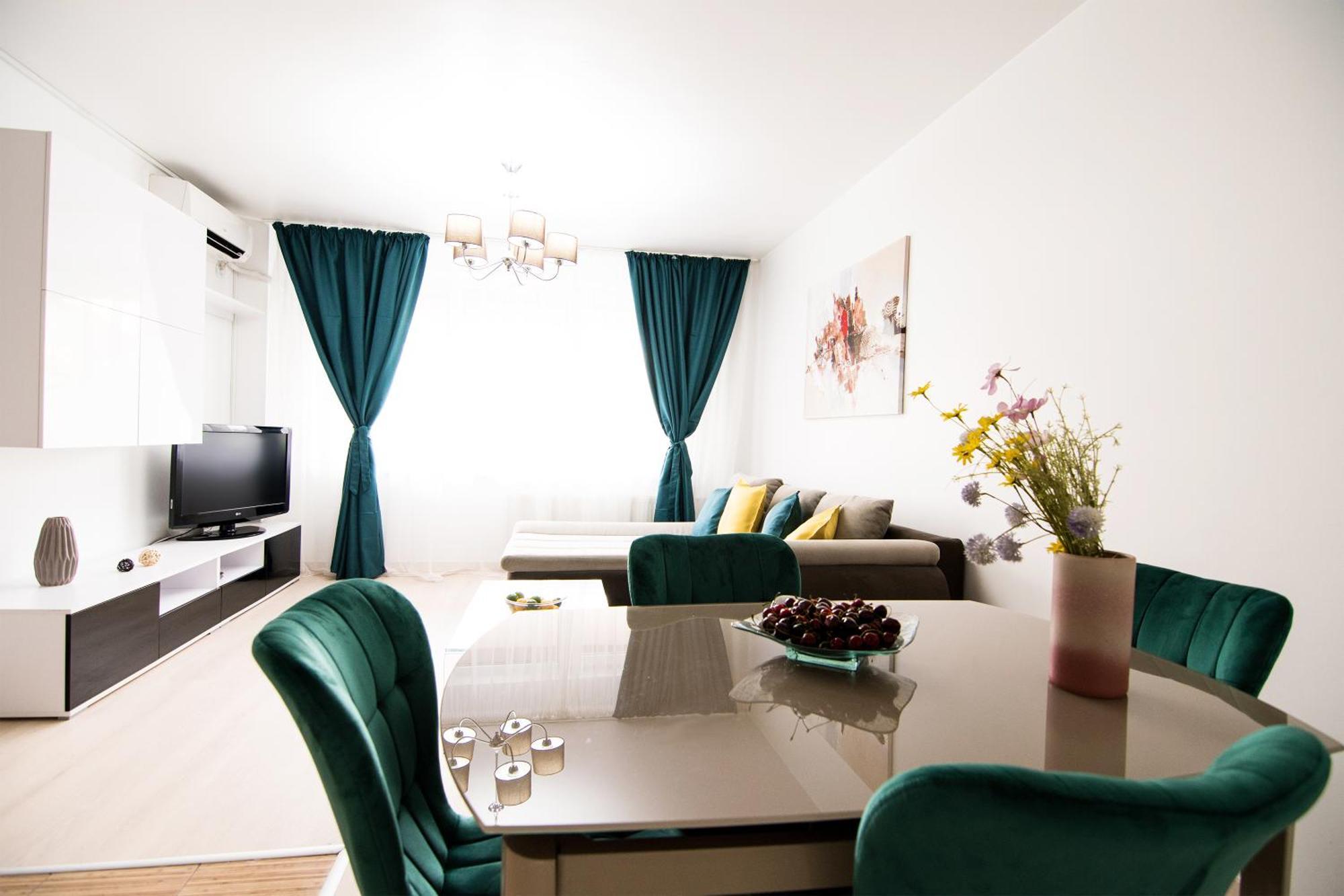 Center By Alia Apartament *