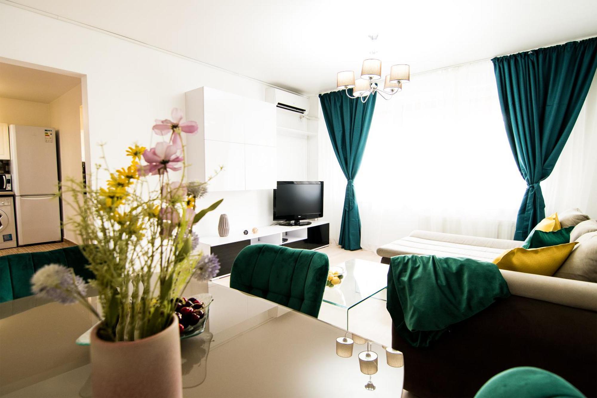 Center By Alia Apartament